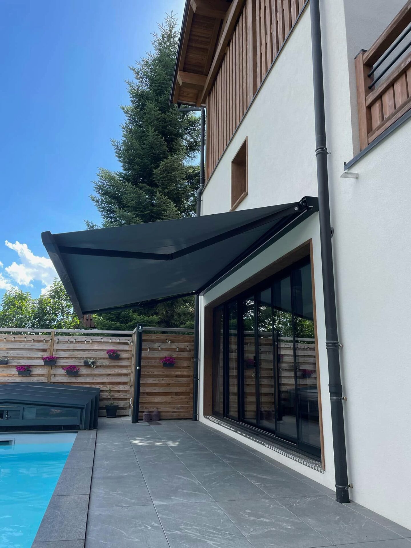 Installation store banne Maticbox 350 à Aime-la-Plagne