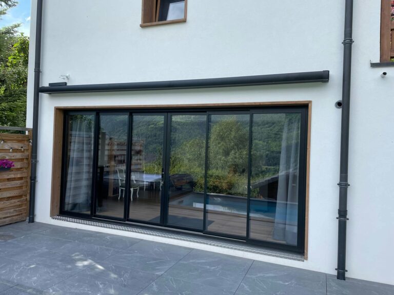Installation store banne Maticbox 350 à Aime-la-Plagne